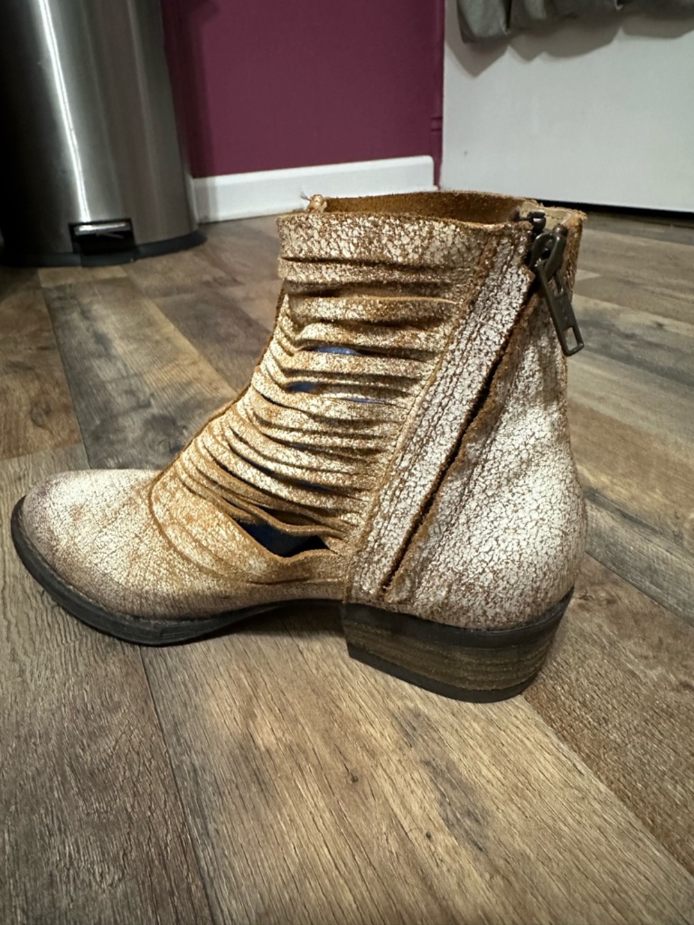 Sbicca white Textured Cutout Ankle Boots - Picture 5 of 8